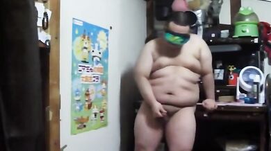 Grasso ragazzo sexy ama masturbarsi