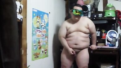 Grasso ragazzo sexy ama masturbarsi