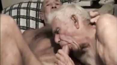 Coppia di vecchi affamati di sborra