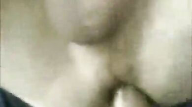 Vecchio scopa un uomo più giovane con il suo grosso cazzo