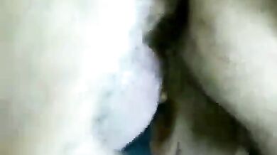 Vecchio scopa un uomo più giovane con il suo grosso cazzo