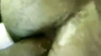 Vecchio scopa un uomo più giovane con il suo grosso cazzo