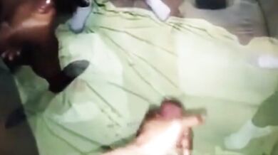 Uomini neri si masturbano e sborrano