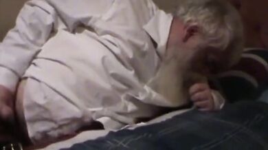 Maturo gay grasso col pene piccolo