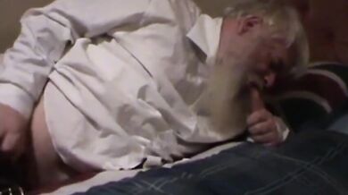 Maturo gay grasso col pene piccolo