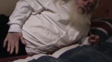 Maturo gay grasso col pene piccolo