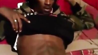 Black Stad sega il suo enorme cazzo in cam