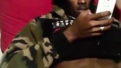 Black Stad sega il suo enorme cazzo in cam