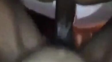 Un grosso cazzo nero mi fotte il culo