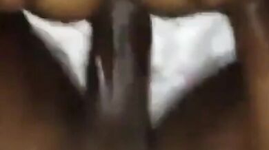 Un grosso cazzo nero mi fotte il culo