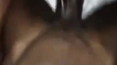 Un grosso cazzo nero mi fotte il culo