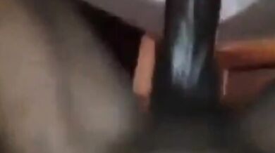 Un grosso cazzo nero mi fotte il culo