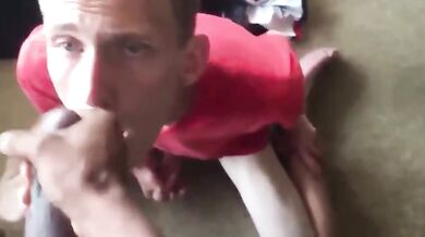 Succhia un enorme cazzo nero