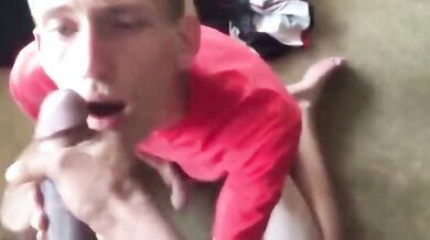 Succhia un enorme cazzo nero