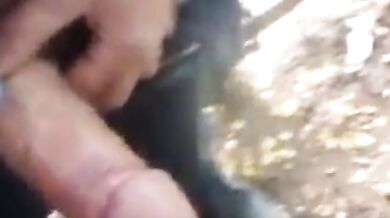 Papà dà lezione di pompino a 2 giovani vogliosi