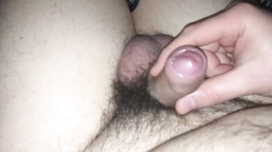 Grasso amatoriale accarezza il suo mini-pene da 4 pollici