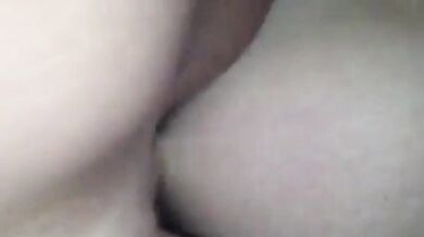 Orsi maturi e ragazzi in azione senza preservativo