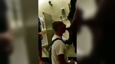 Fusto si fa un pompino amatoriale con omaggio di sperma