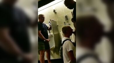 Fusto si fa un pompino amatoriale con omaggio di sperma