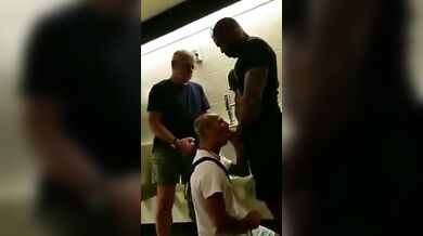 Fusto si fa un pompino amatoriale con omaggio di sperma