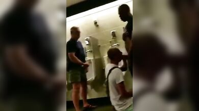 Fusto si fa un pompino amatoriale con omaggio di sperma