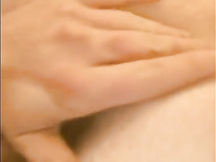 Ragazzo magrolino si tocca il culo e ingoia