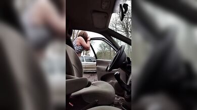 Scopata tra travestiti all'aperto