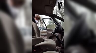 Scopata tra travestiti all'aperto