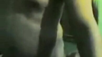 Sesso di gruppo tra papà amatoriali in Indonesia