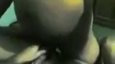 Sesso di gruppo tra papà amatoriali in Indonesia