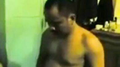 Sesso di gruppo tra papà amatoriali in Indonesia