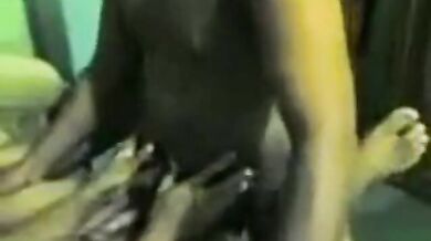 Sesso di gruppo tra papà amatoriali in Indonesia