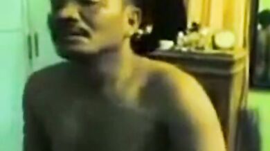 Sesso di gruppo tra papà amatoriali in Indonesia