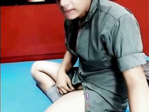 Magro amatoriale si spoglia in webcam