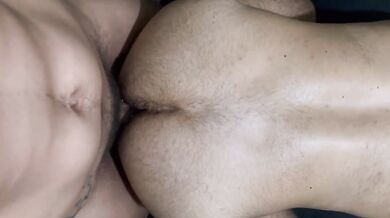 Lo prendo nel culo sul divano