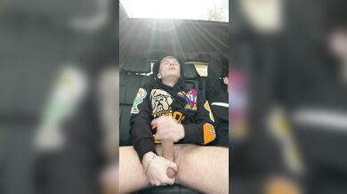 Nell'auto con amico porco e succhia cazzi