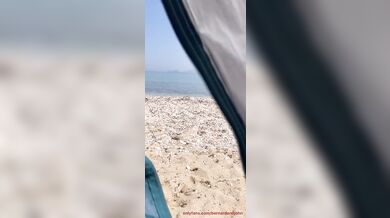 Sega e pompino alla spiaggia gay naturista