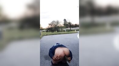 Zucchina e Cetriolo al parcheggio pubblico