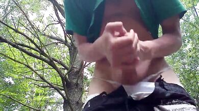 Avventura all'aria aperta di un ragazzo