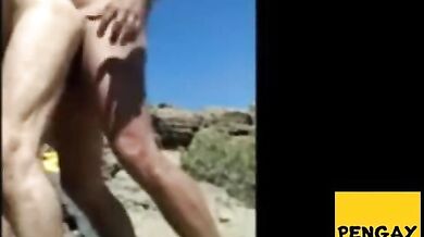 Scopata all'aperto con uno stallone amatoriale appeso