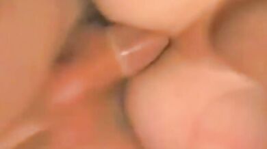 Twink Bareback si divertono nel WC