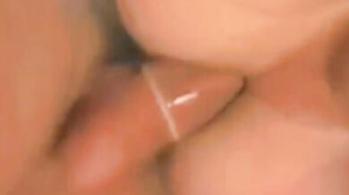 Twink Bareback si divertono nel WC