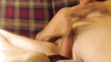 Il nonno si masturba in webcam