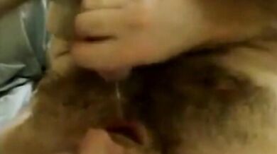 Ragazzo magro adora un grosso cazzo