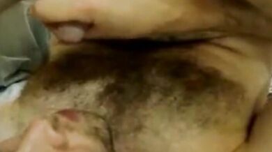 Ragazzo magro adora un grosso cazzo