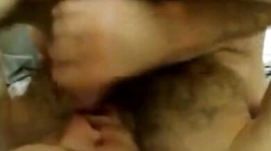 Ragazzo magro adora un grosso cazzo