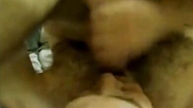 Ragazzo magro adora un grosso cazzo