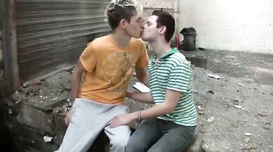 La prima avventura BDSM di Twink