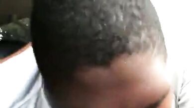 Ragazzo nero mi succhia a secco nella sua macchina