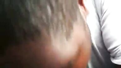 Ragazzo nero mi succhia a secco nella sua macchina